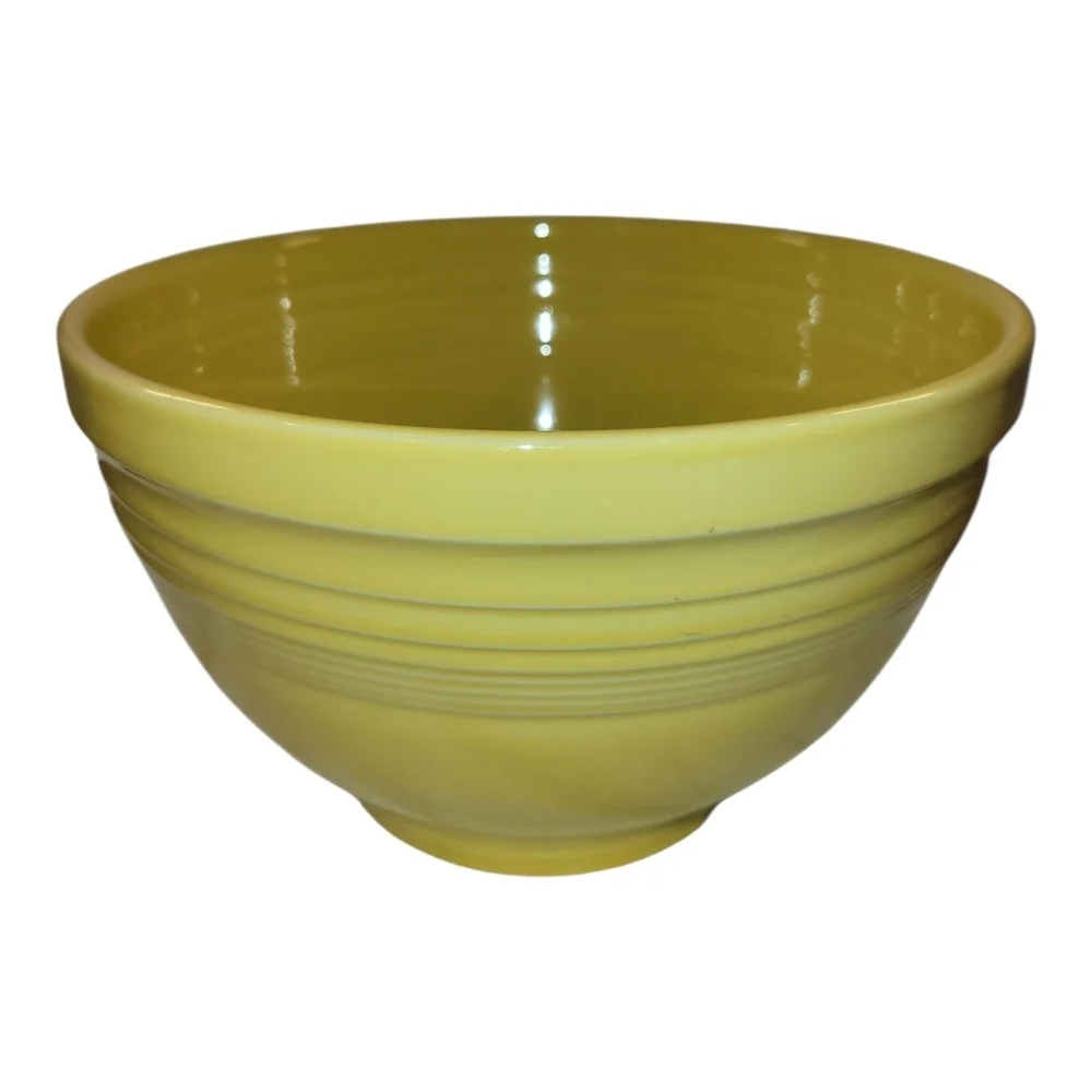 Fiestaware Medium Baking Bowl – Sunflower Yellow – 4 Qt – Good Condition